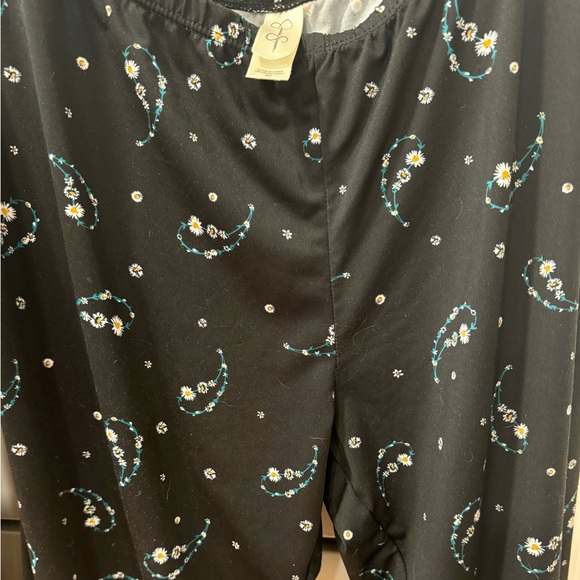 Jessica Simpson Black Floral 2 piece Capri PJ Lounge Set - Picture 9 of 9